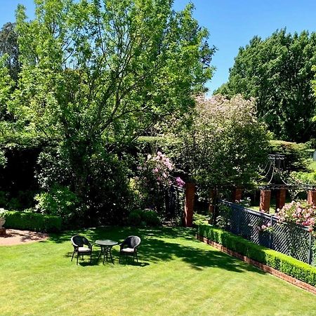 بالميرستون نورث Pin Oaks Luxury Bed & Breakfast المظهر الخارجي الصورة