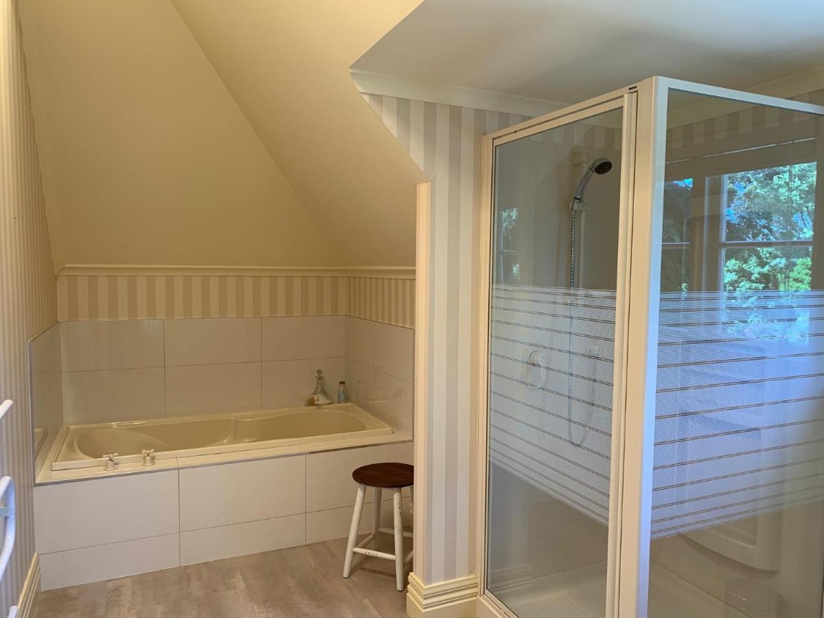 بالميرستون نورث Pin Oaks Luxury Bed & Breakfast المظهر الخارجي الصورة